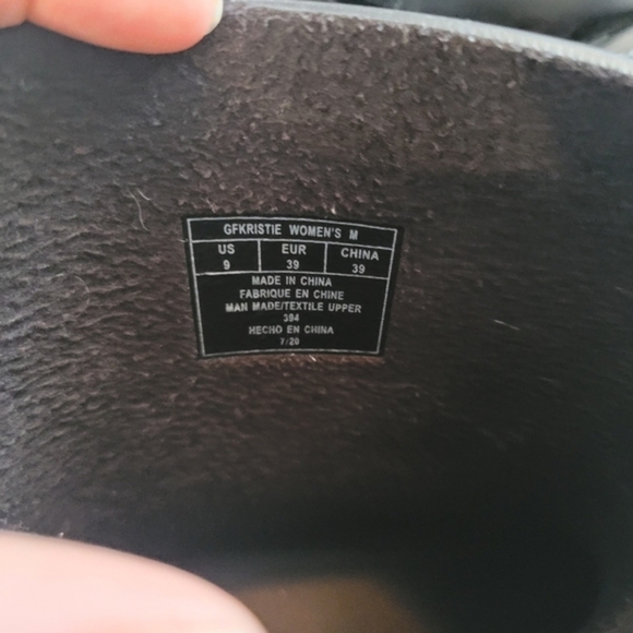 🍁Beautiful Guess Like New Rain Boots - Picture 6 of 7